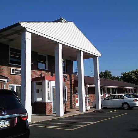 Colonial Inn Mercer-Grove City Экстерьер фото