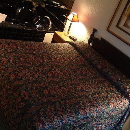 Colonial Inn Mercer-Grove City Номер фото