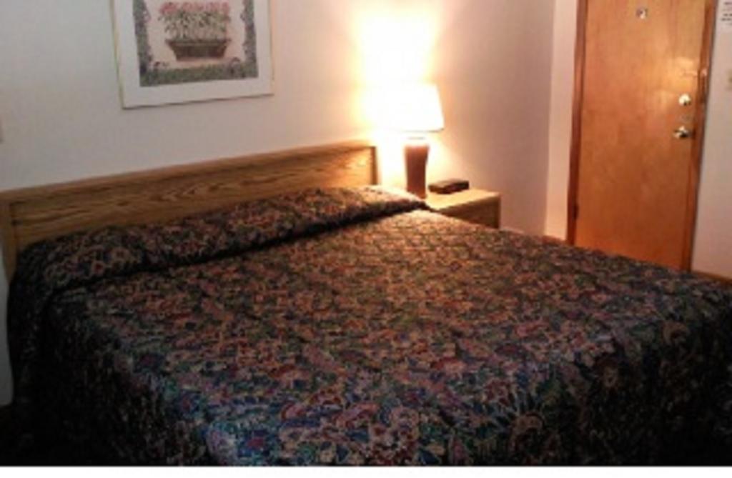 Colonial Inn Mercer-Grove City Номер фото