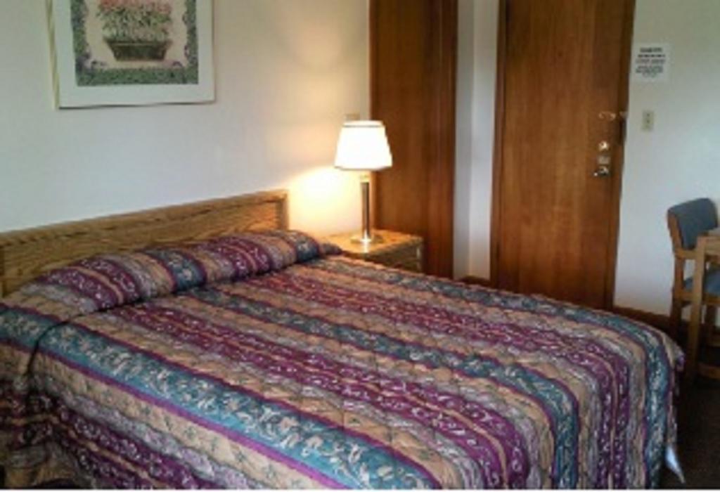 Colonial Inn Mercer-Grove City Номер фото