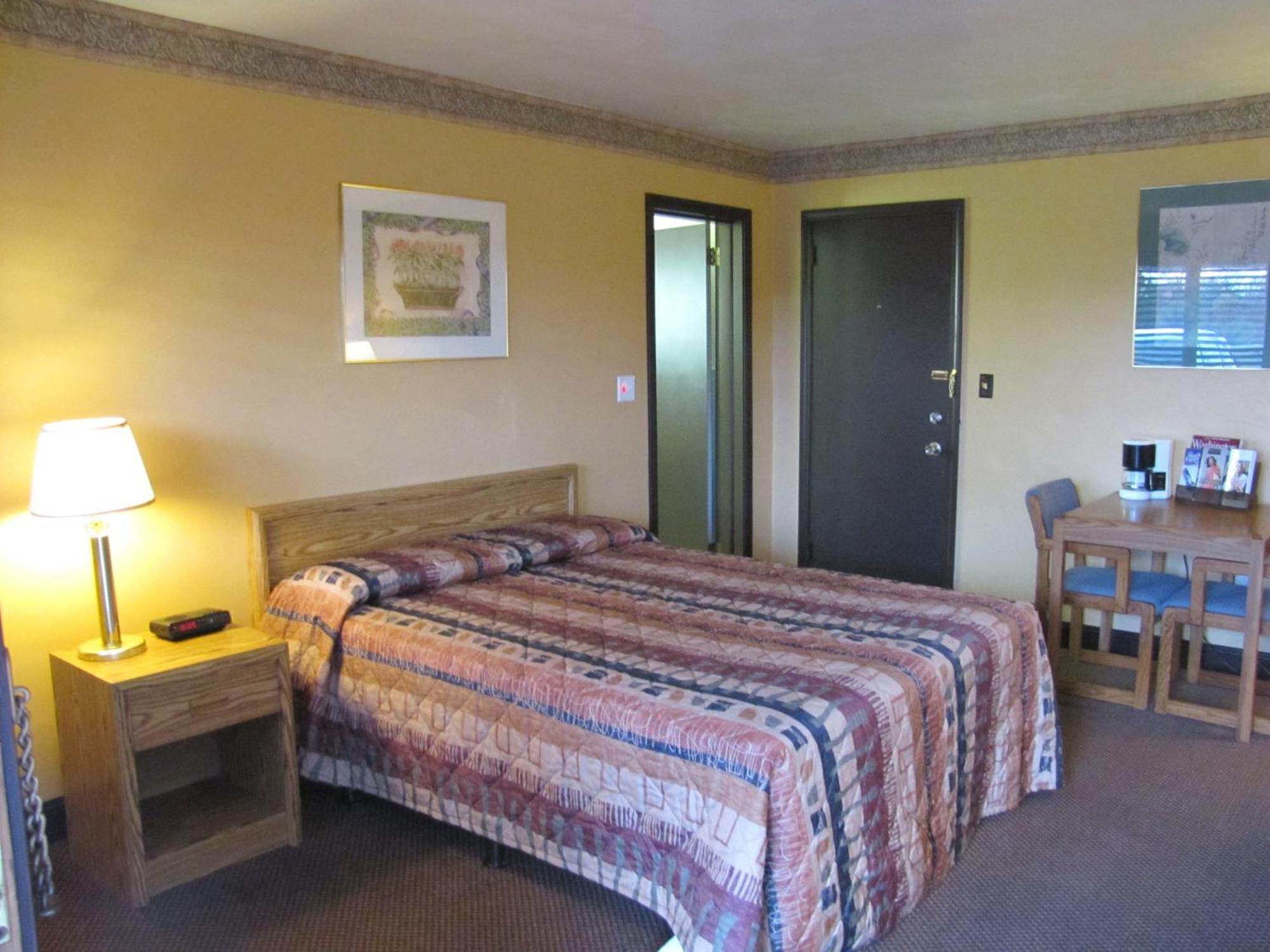Colonial Inn Mercer-Grove City Экстерьер фото