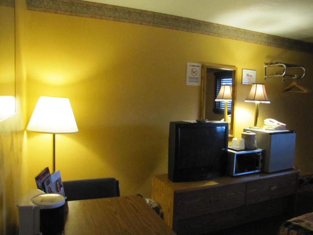 Colonial Inn Mercer-Grove City Номер фото