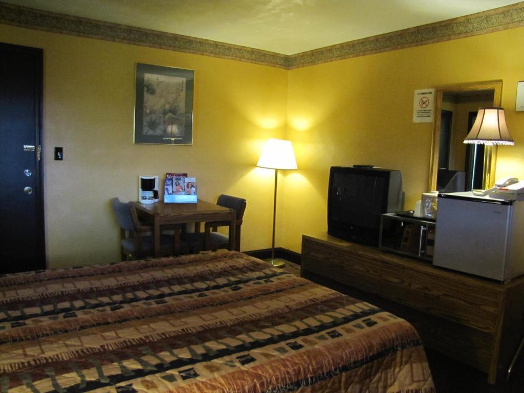 Colonial Inn Mercer-Grove City Номер фото