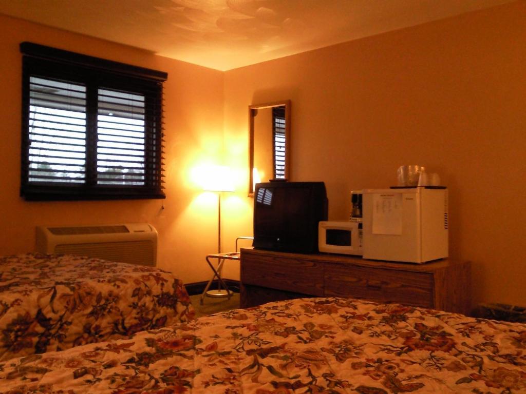 Colonial Inn Mercer-Grove City Номер фото