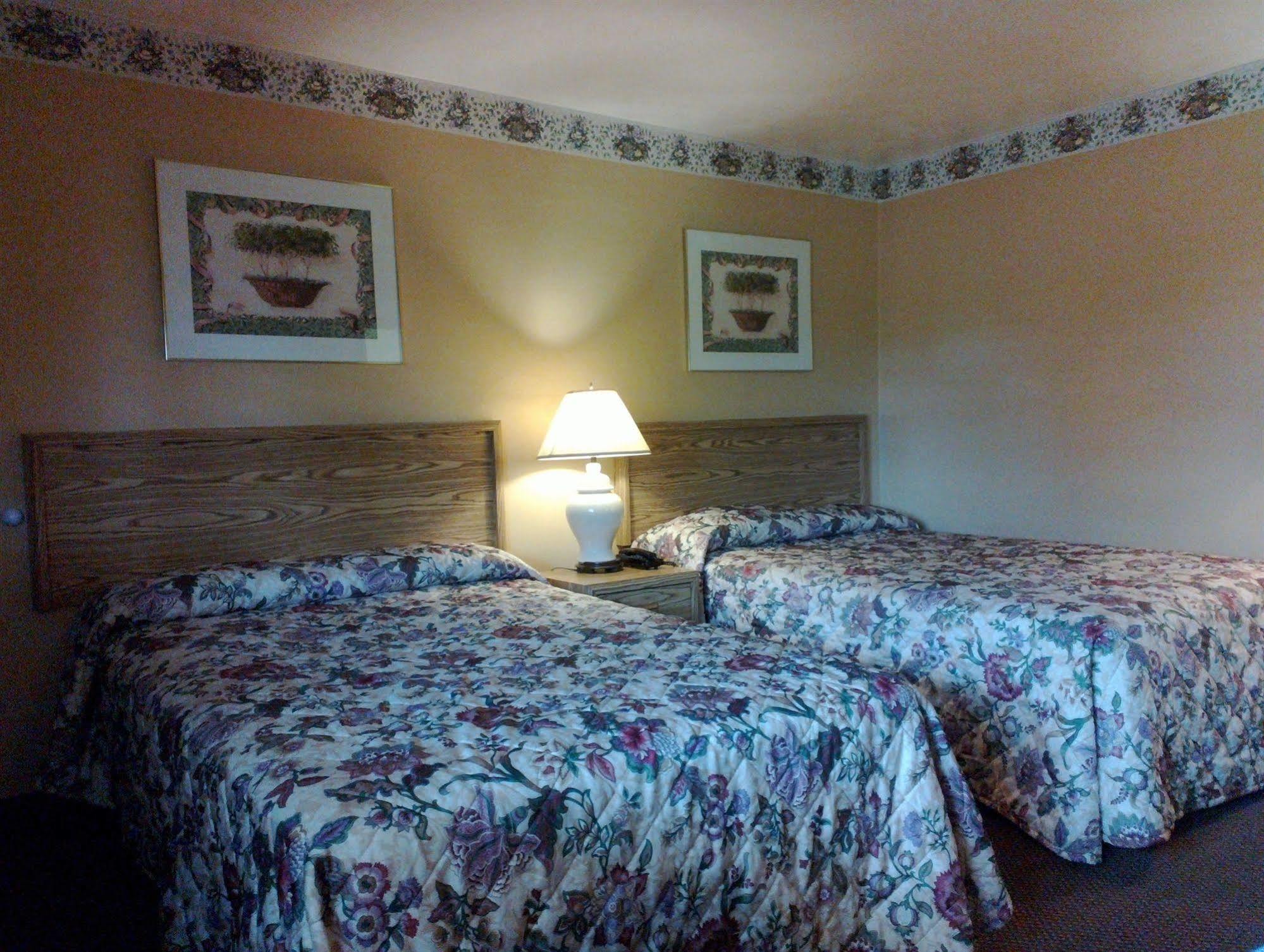 Colonial Inn Mercer-Grove City Экстерьер фото