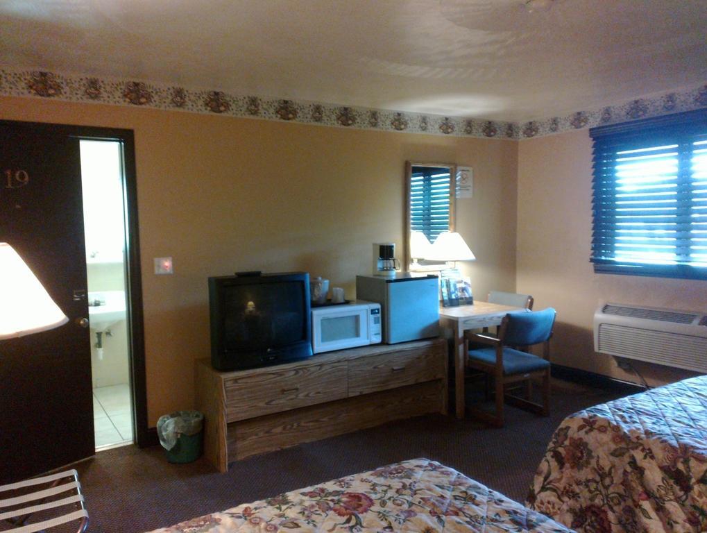 Colonial Inn Mercer-Grove City Экстерьер фото